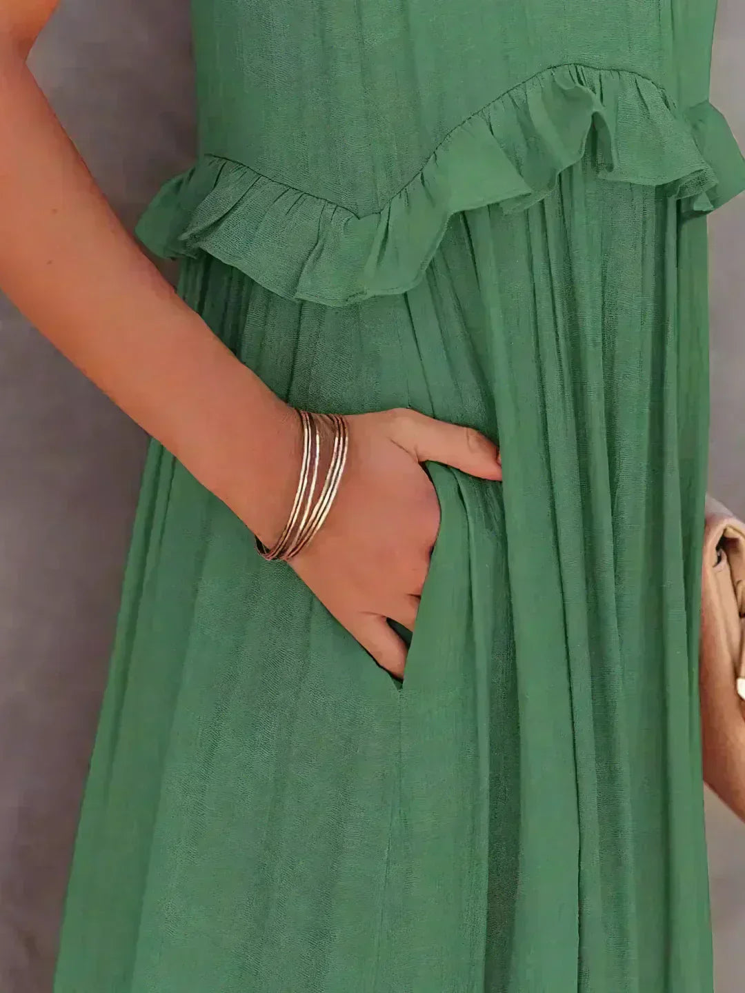 Valeria - Vestido Sin Mangas con Volantes Chic