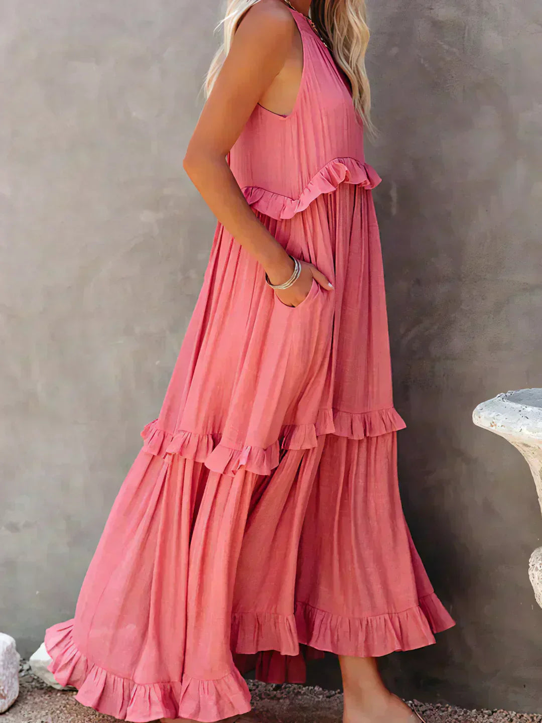 Valeria - Vestido Sin Mangas con Volantes Chic